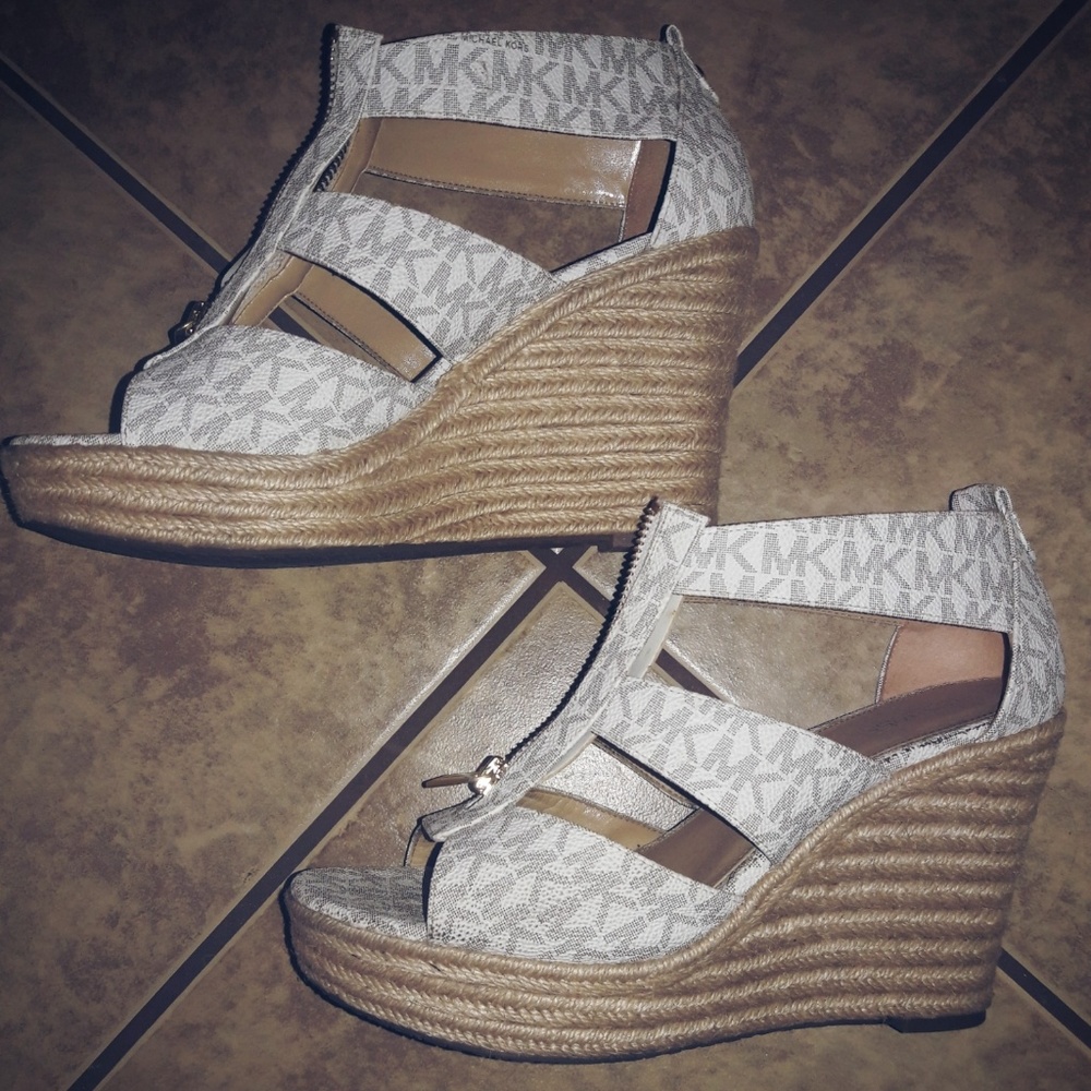 Michal Kors White Wedges
